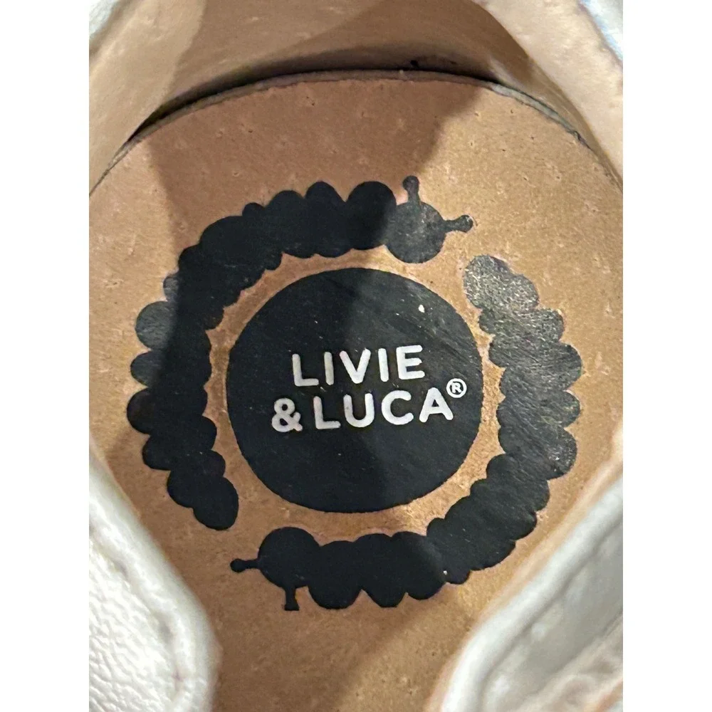 Livie & Luca reposhing this